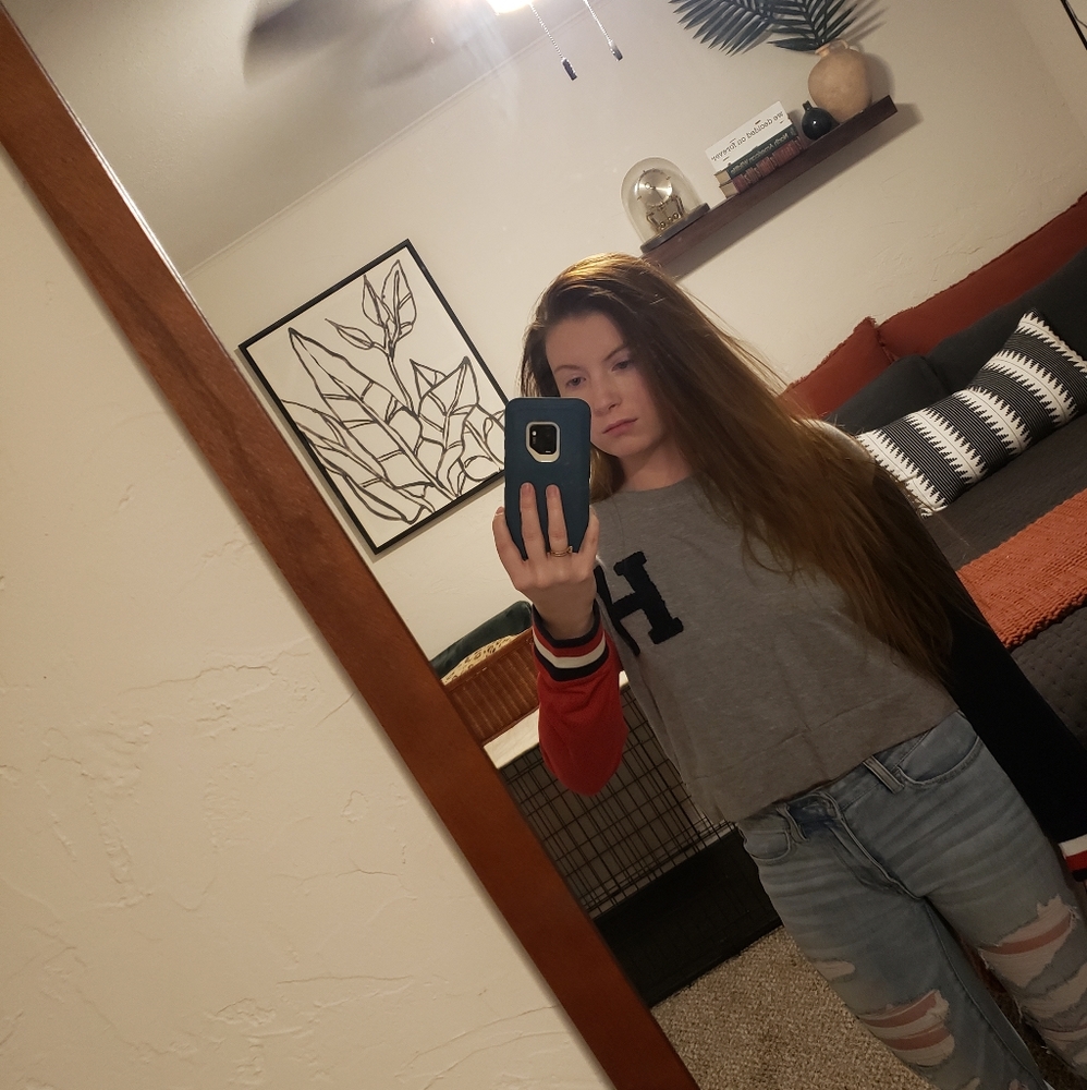 SOLD ✨️ Tommy Hilfiger Vintage Cropped Sweater - Picture 2 of 7